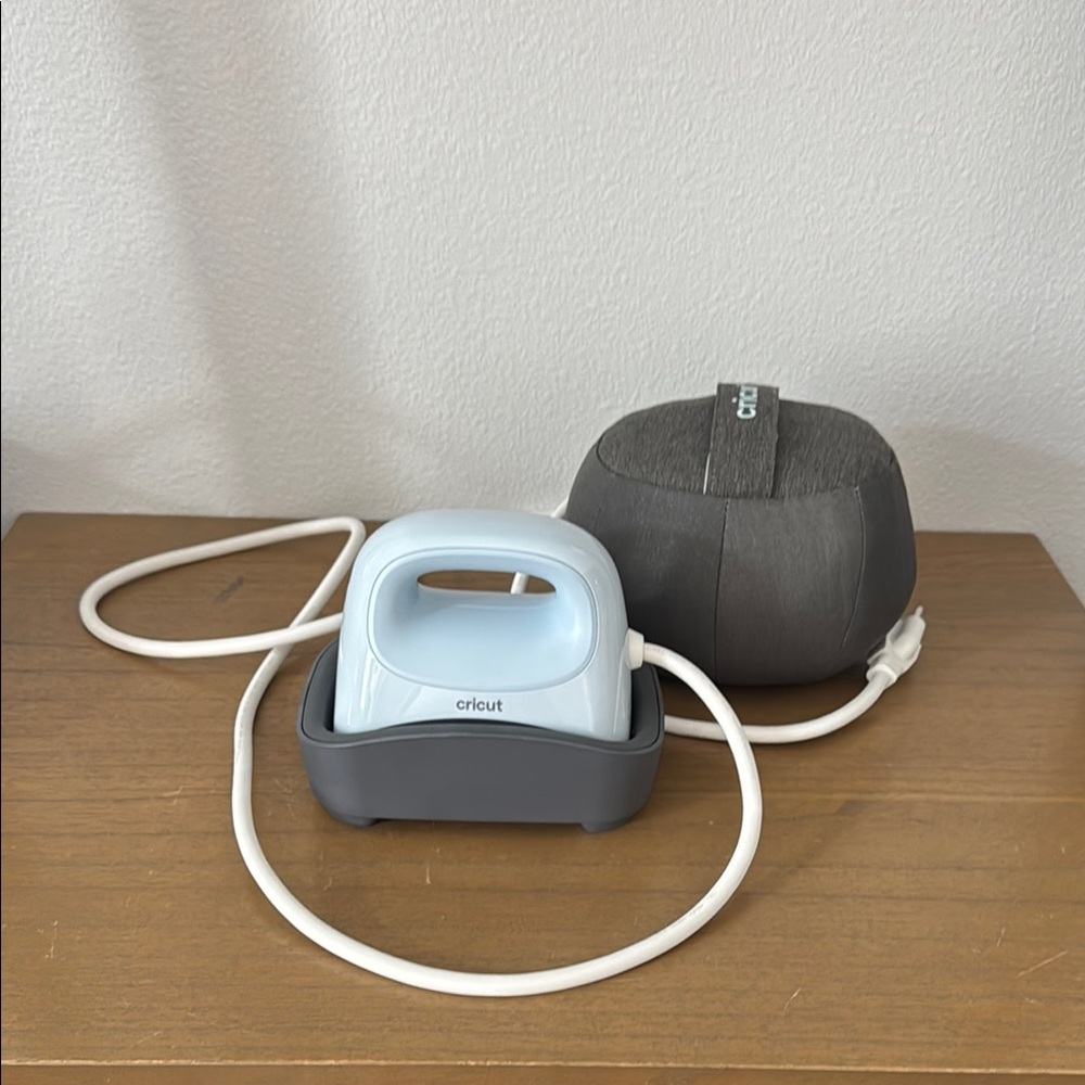 Cricut Mini Heat Press - Blue and Gray